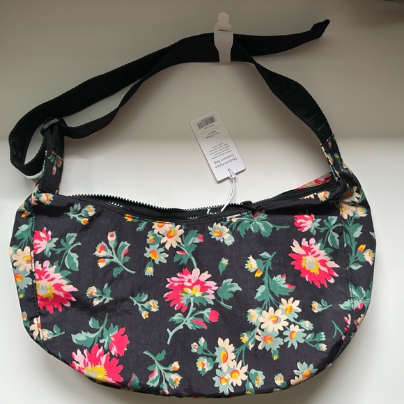 BAGGU Handbags - Baggu x Laura Ashley medium crescent bag in Rhian Daisy NWT